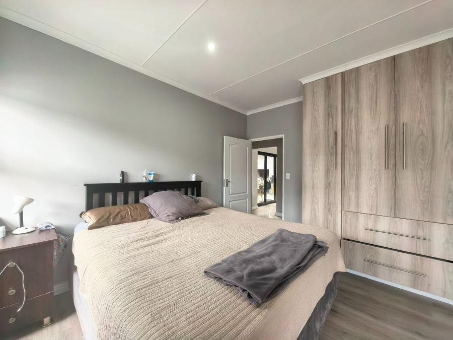 To Let 4 Bedroom Property for Rent in Blue Mountain Village Western Cape